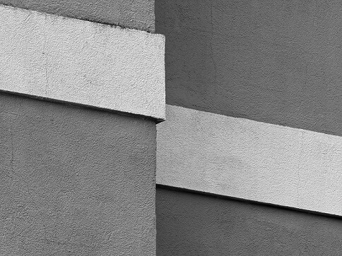 Budynek z fasadą z betonu architektonicznego