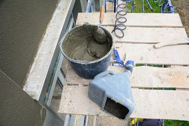 Przygotowywanie zaprawy tynkarskiej