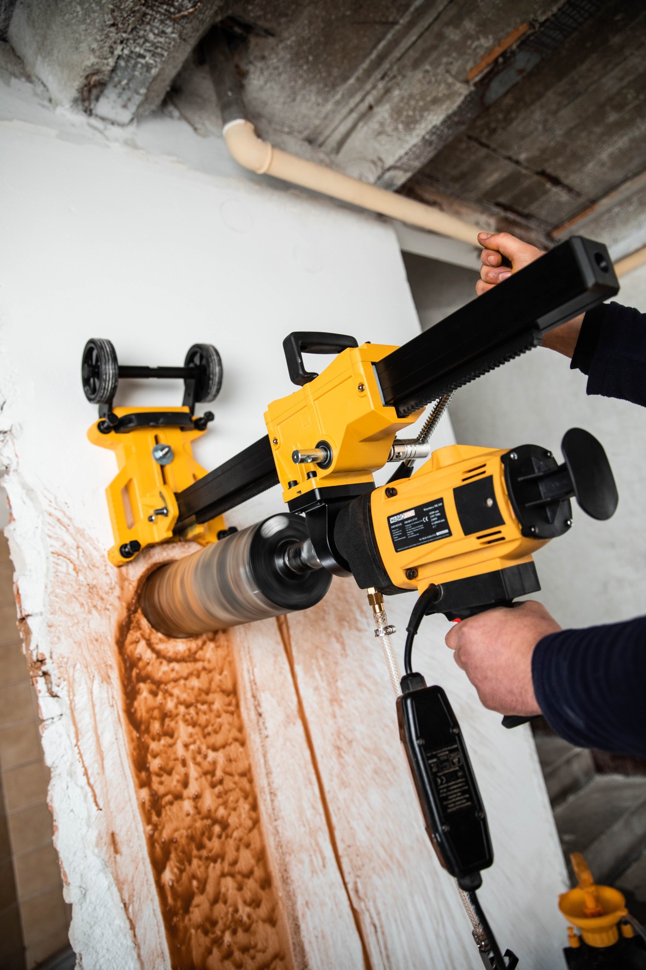 Praca z wiertnicą ręczną WABROTECH