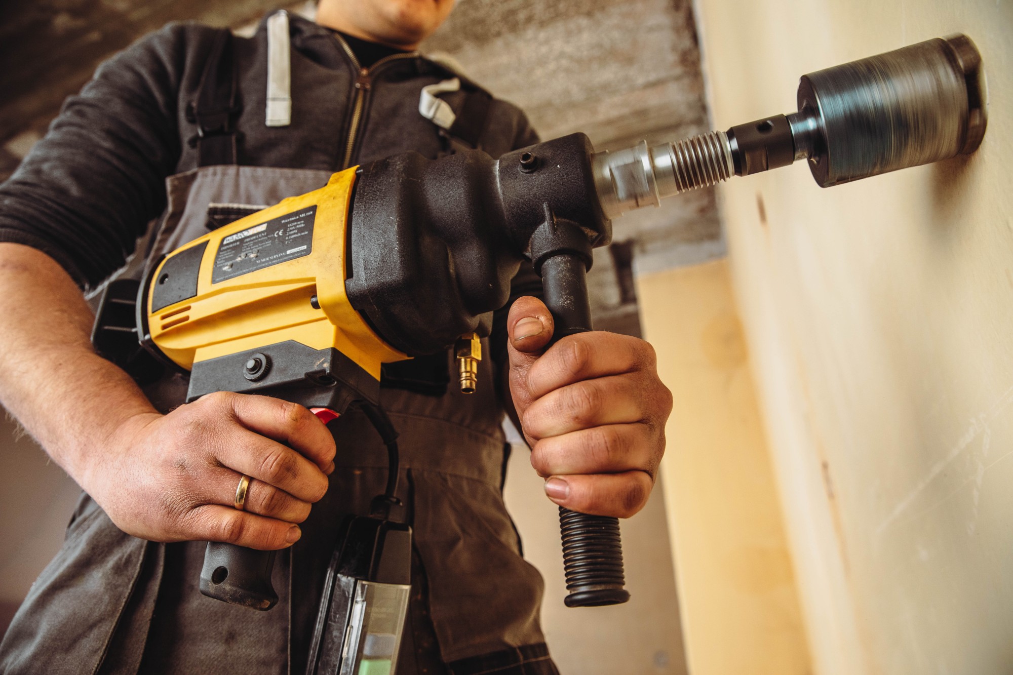 Praca z wiertnicą ręczną WABROTECH