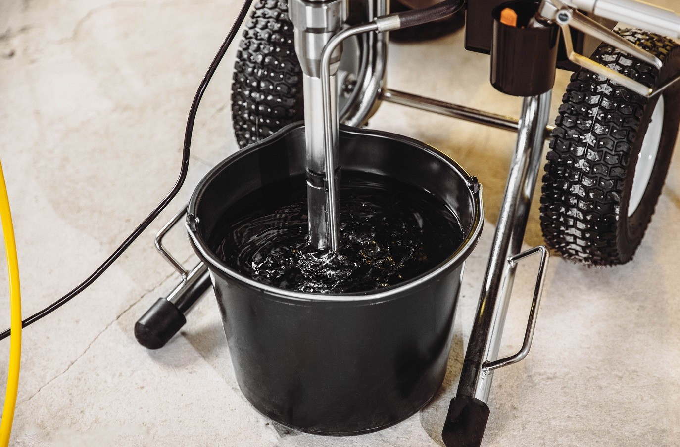 Zasysanie wody przez agregat malarski WABROTECH WT32H