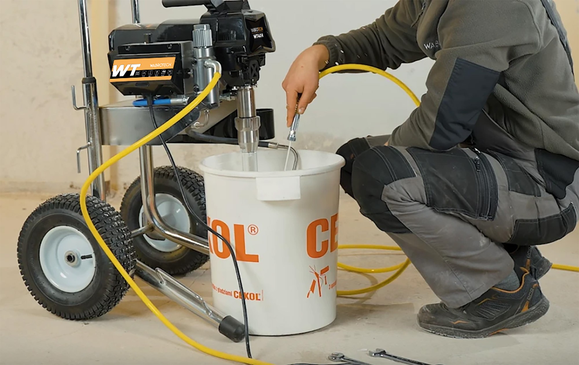 Płukanie węża agregatu malarskiego