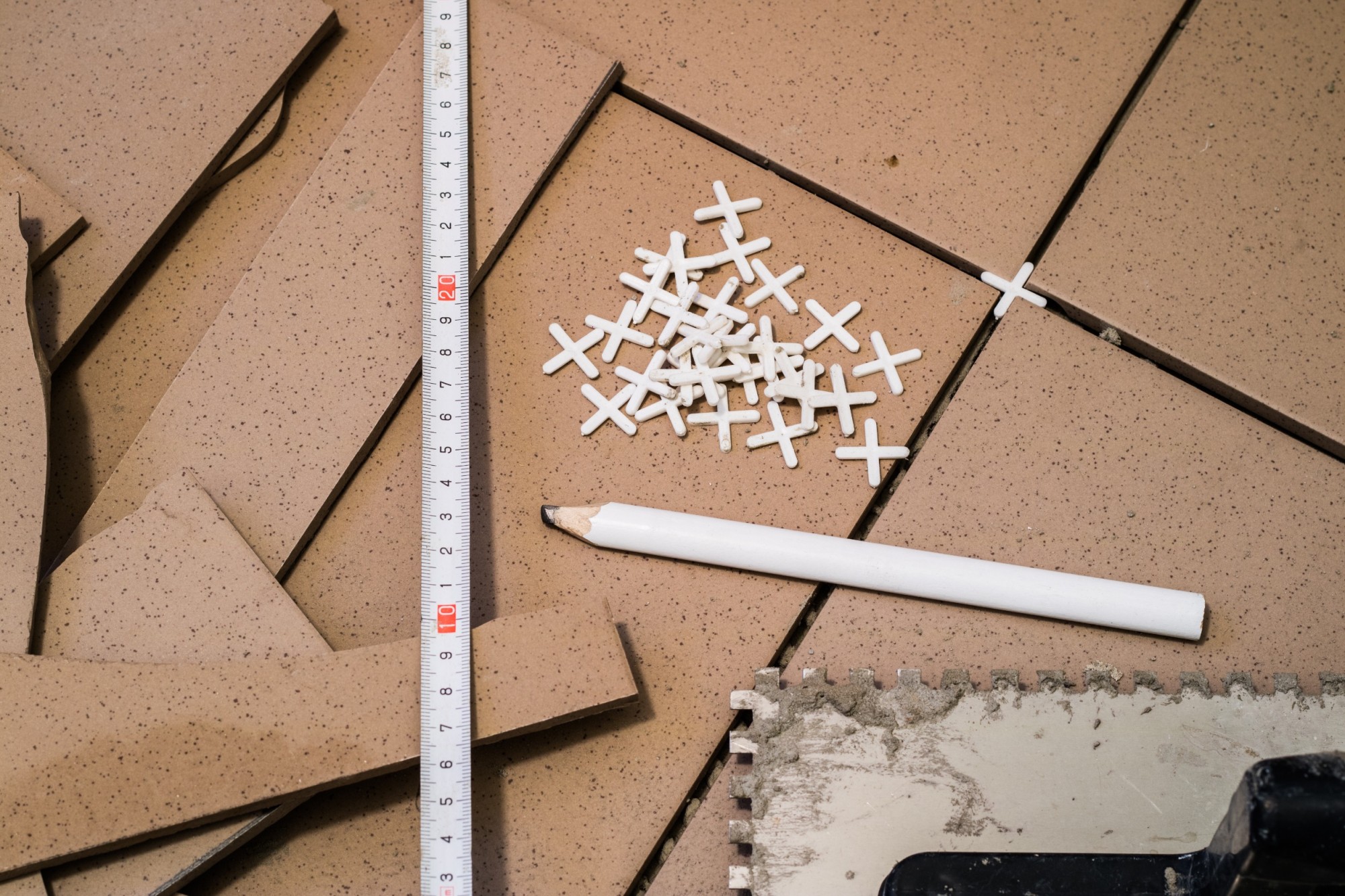 Układanie płytek gresowych