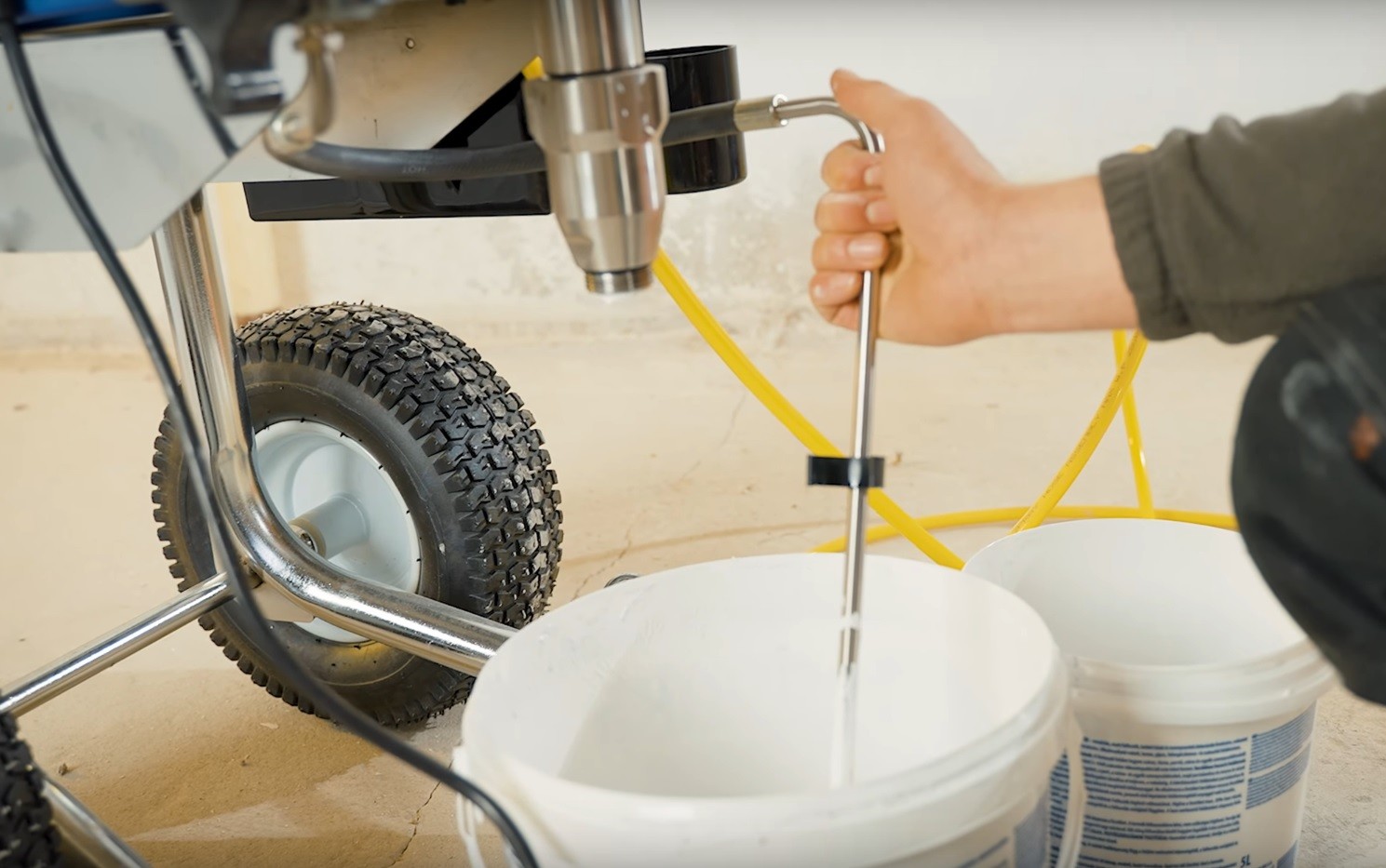 Usuwanie zalegającej farby w agregacie