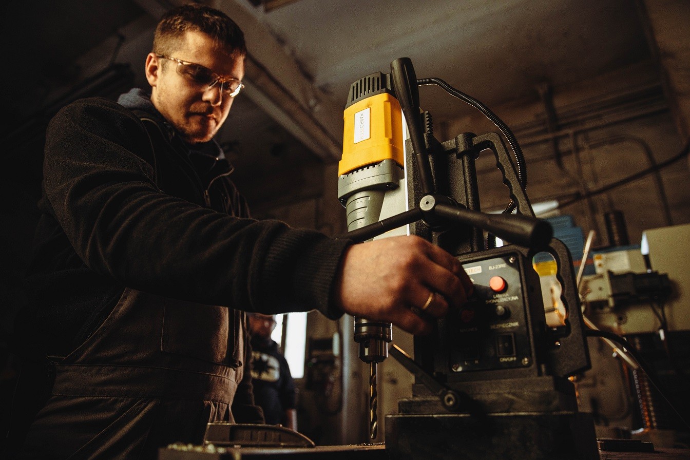 Wiercenie przy pomocy wiertarki magnetycznej WABROTECH