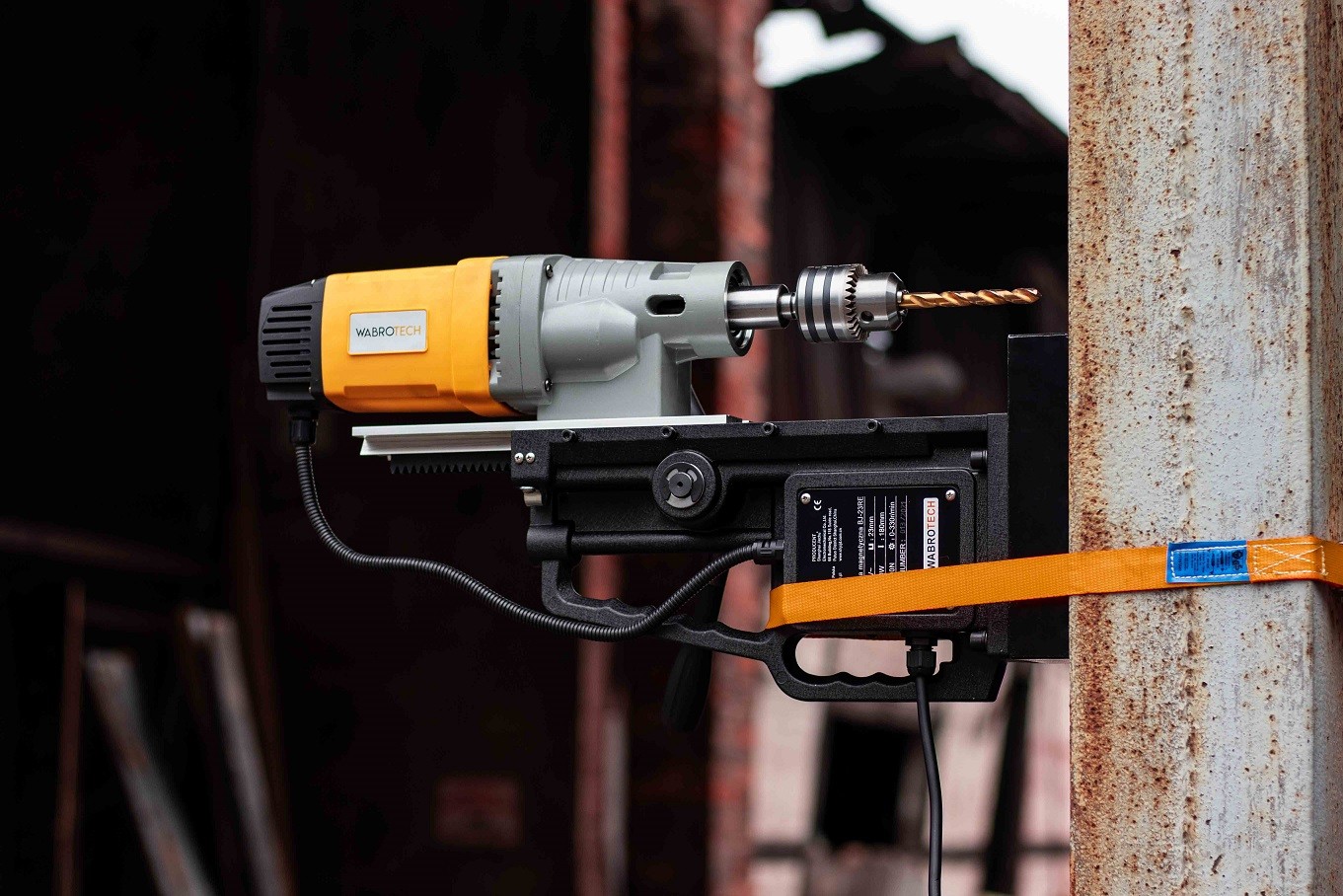Wiercenie w poziomie wiertarką magnetyczną WABROTECH WT23RE
