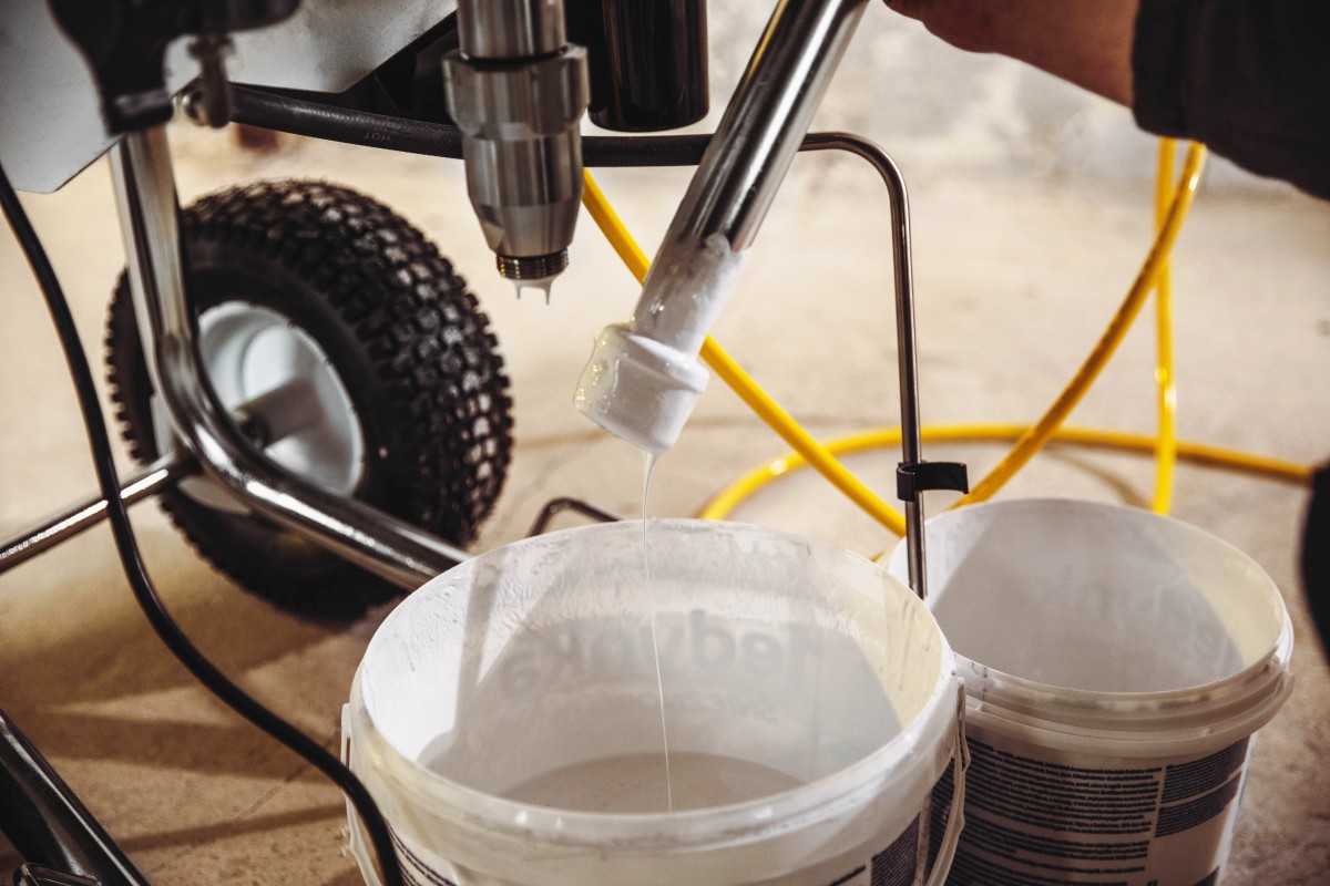 Agregat malarski WABROTECH - przygotowywanie farby