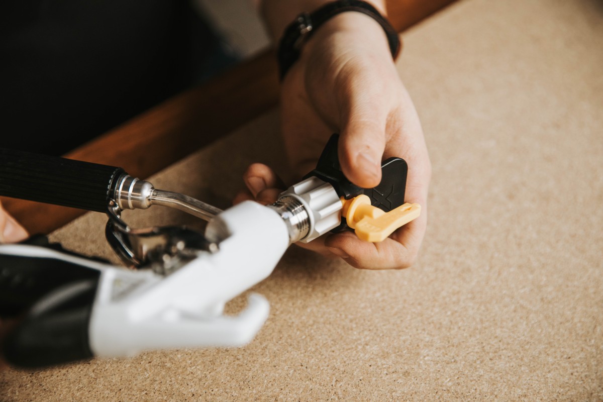 Mocowanie dyszy w pistolecie malarskim WABROTECH